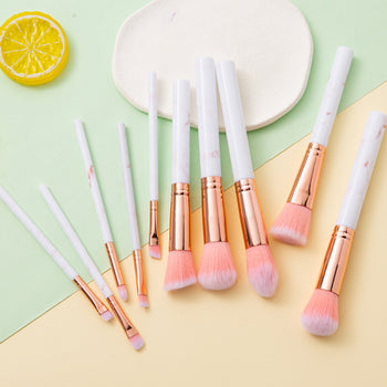 Set me 10 furça për make up me dizenjo mermeri