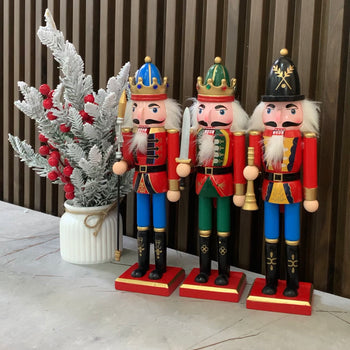 Arrëthyes me shpatë në dorë me 3 modele të ndryshme 31 cm