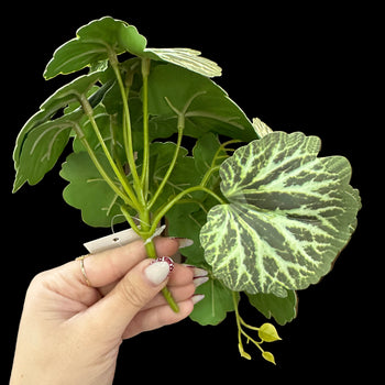 Degë artificiale me gjethe dekorative