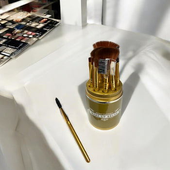 Set me 12 furça make up-i me mbajtëse gold