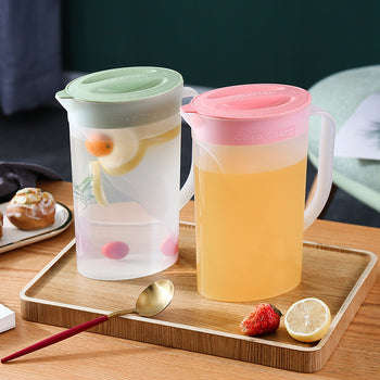 Kanë uji plastike transparente me valëzime