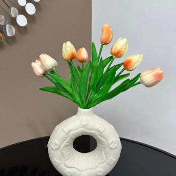 Vazo dekorative qeramike në formë rrethore me hapje në mes