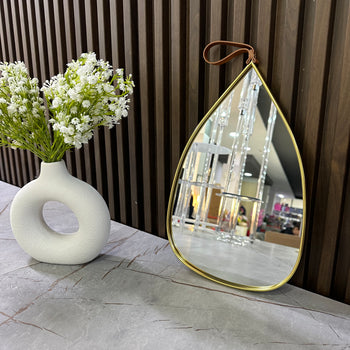 Pasqyrë dekorative muri me kornizë gold dhe rrip varës