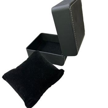 Kuti për ora me jastëk kadifeje, me qepje dekorative