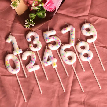 Qirinj për tortë ditëlindjeje me numra dekorativë