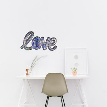 Dekor ngjitës për murin me shkrim ''Love''