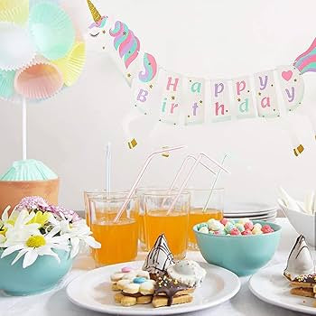 Banner me njëbrirësh e shkrim ''Happy Birthday''