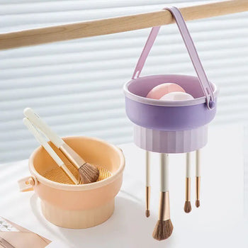 Pastrues dhe organizues pse furcet e make-up